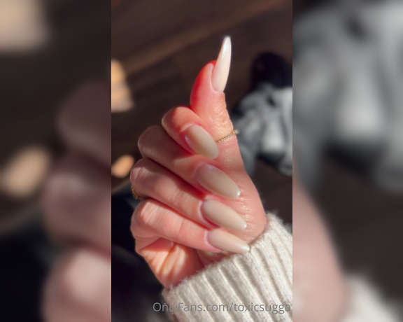 Toxicsugga aka toxicsugga OnlyFans - Nylon Beine, Leder Overkness & perfekte Nails Es Triggert dich, allein der schmerzvolle Gedanke das