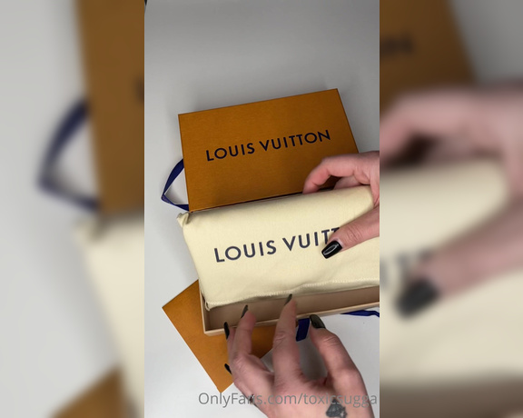 Toxicsugga aka toxicsugga OnlyFans - Unpacking Louis Vuitton