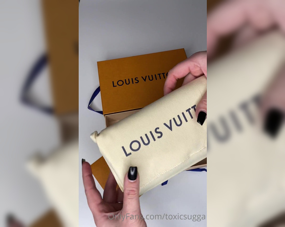 Toxicsugga aka toxicsugga OnlyFans - Unpacking Louis Vuitton