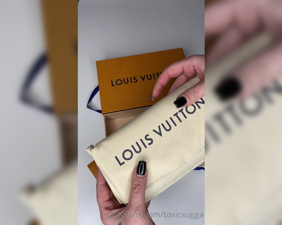 Toxicsugga aka toxicsugga OnlyFans - Unpacking Louis Vuitton