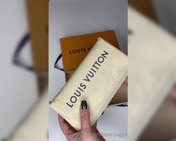 Toxicsugga aka toxicsugga OnlyFans - Unpacking Louis Vuitton