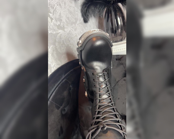 Toxicsugga aka toxicsugga OnlyFans - Worship Lick & Pay Balenciaga Extreme Boots in ya Bitch Face