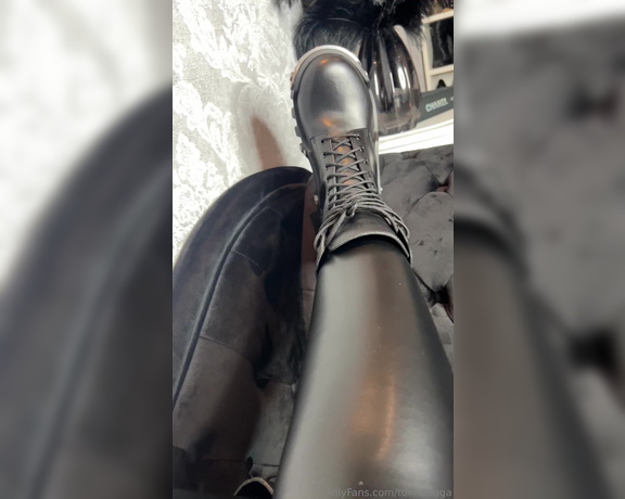 Toxicsugga aka toxicsugga OnlyFans - Worship Lick & Pay Balenciaga Extreme Boots in ya Bitch Face