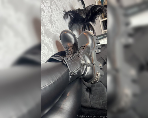 Toxicsugga aka toxicsugga OnlyFans - Worship Lick & Pay Balenciaga Extreme Boots in ya Bitch Face