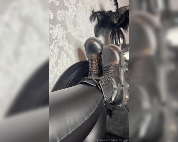 Toxicsugga aka toxicsugga OnlyFans - Worship Lick & Pay Balenciaga Extreme Boots in ya Bitch Face