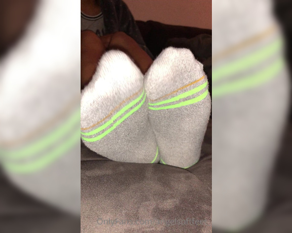 Soft Angel Soles aka angelsoftfeet_ OnlyFans - Sock Removal Sole Tease