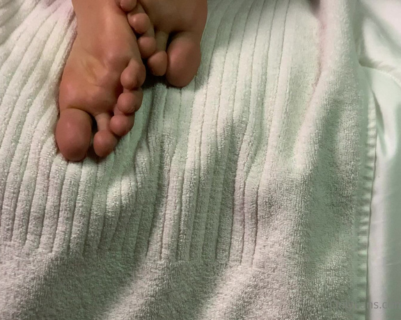 Soft Angel Soles aka angelsoftfeet_ OnlyFans - Getting ready to film