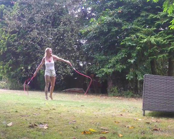 Miss Suzanna Maxwell aka Misssuzannamax Onlyfans - Practicing some double action in the garden finally testing out the beautiful set that a gifted