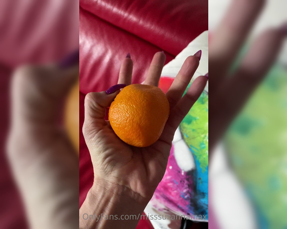 Miss Suzanna Maxwell aka Misssuzannamax Onlyfans - I have never been more turned on playing with a piece of fruit