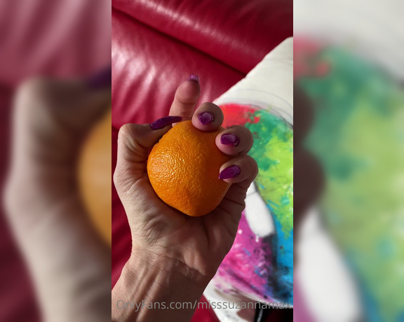 Miss Suzanna Maxwell aka Misssuzannamax Onlyfans - I have never been more turned on playing with a piece of fruit