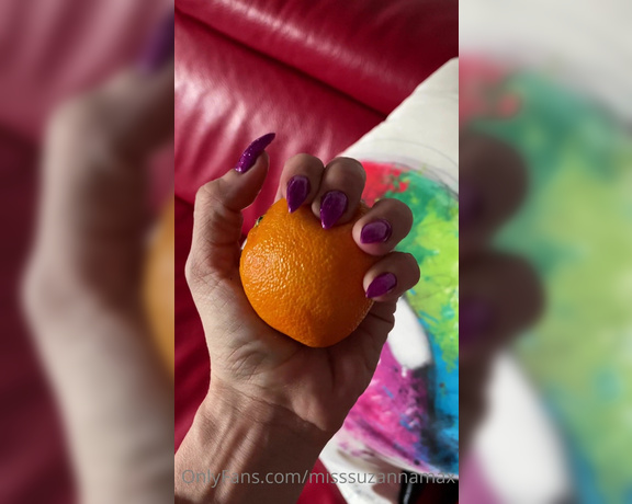 Miss Suzanna Maxwell aka Misssuzannamax Onlyfans - I have never been more turned on playing with a piece of fruit