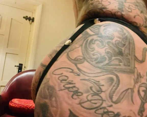 Miss Suzanna Maxwell aka Misssuzannamax Onlyfans - I only need My cock … no other clothing required