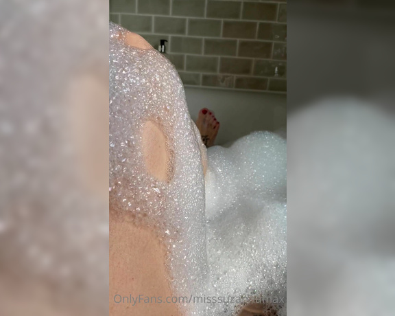 Miss Suzanna Maxwell aka Misssuzannamax Onlyfans - Look at all the bubbles in My bath time My pedicure still sparkles, if only there was