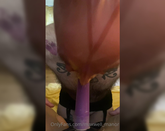 Miss Suzanna Maxwell aka Misssuzannamax Onlyfans - This is how I like My cock sucked … Long , wet, deep strokes @unrepentant the