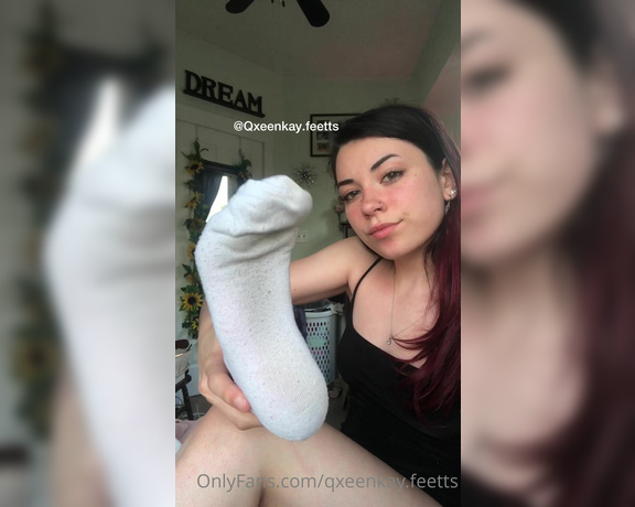 Qxeenkay feetts Onlyfans - Just a short sock stripsmelling vid