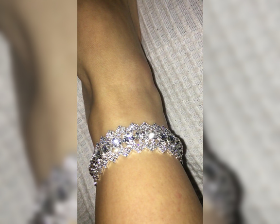 Alyafeets aka Alyagoddess Onlyfans - Put some jewels on my feet