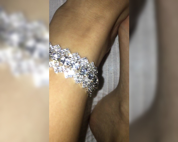 Alyafeets aka Alyagoddess Onlyfans - Put some jewels on my feet