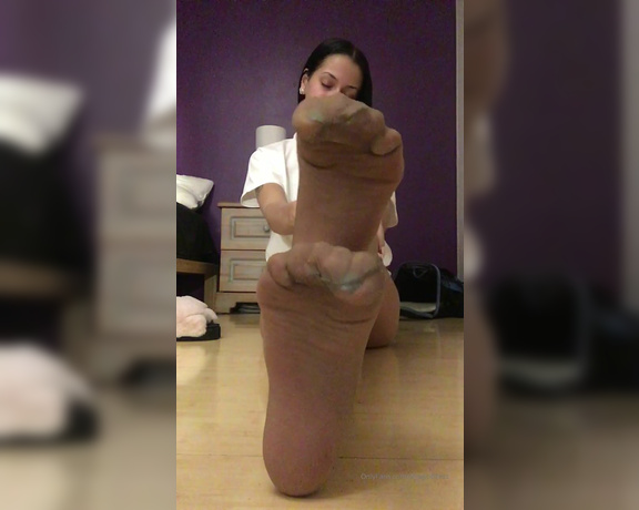 Alyafeets aka Alyagoddess Onlyfans - STINKY NYLONS