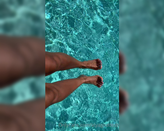Alyafeets aka Alyagoddess Onlyfans - What you do if you swimming by and you see this