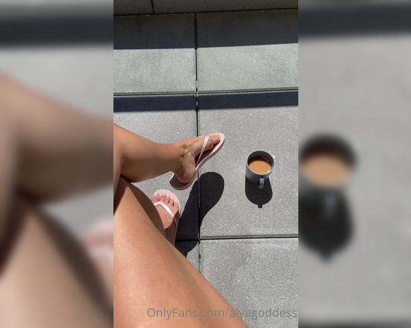 Alyafeets aka Alyagoddess Onlyfans - Come over here and lick these feet clean !