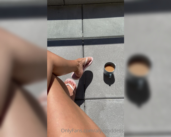 Alyafeets aka Alyagoddess Onlyfans - Come over here and lick these feet clean !