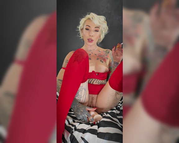 Kinkerbell23 - Kinkerbell23 - Sucking, Playing And Smoking Three Marlboro Red 100S Dressed In All Red (Сlips4sale)