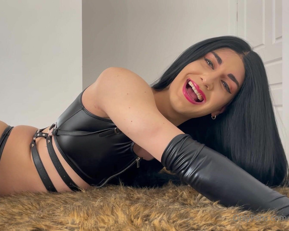 Goddess Alaska aka alaskahotmess OnlyFans - Reacting and laughing at your cock