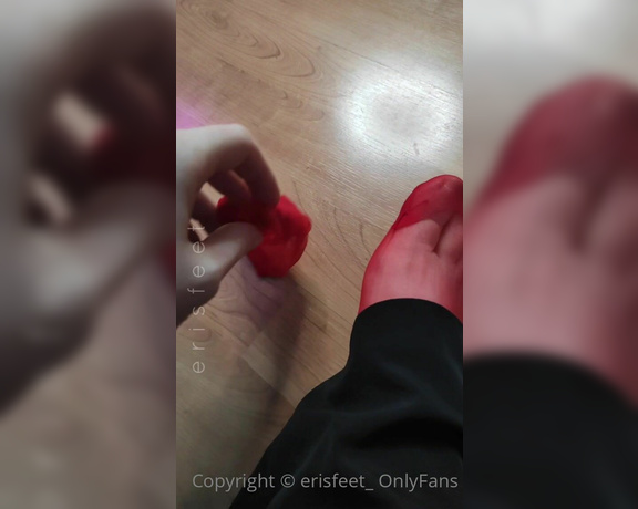 Erisfeet aka erisfeet_ OnlyFans - Alla fine le calze erano di questo colore, consolatevi con questo video se avete perso Spoiler anf