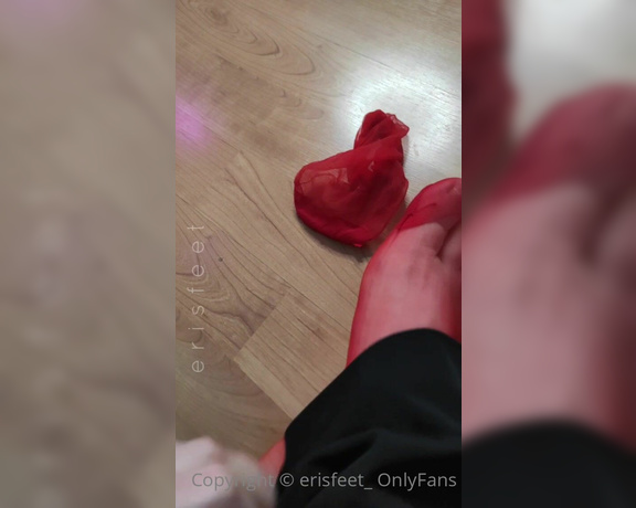 Erisfeet aka erisfeet_ OnlyFans - Alla fine le calze erano di questo colore, consolatevi con questo video se avete perso Spoiler anf