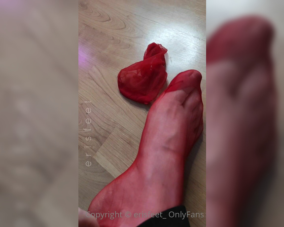 Erisfeet aka erisfeet_ OnlyFans - Alla fine le calze erano di questo colore, consolatevi con questo video se avete perso Spoiler anf