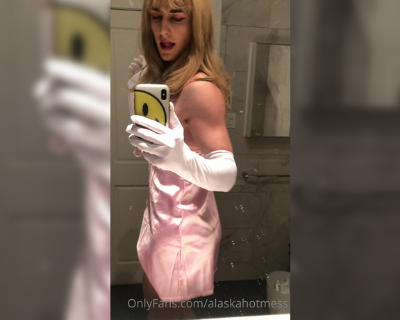 Goddess Alaska aka alaskahotmess OnlyFans - Baby Girl with some extra meat