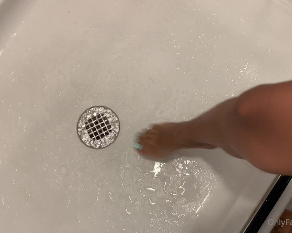 Miliani aka miliani OnlyFans - Made a mess so I had to shower check messages for a short clip of my toes curling & spreading duri