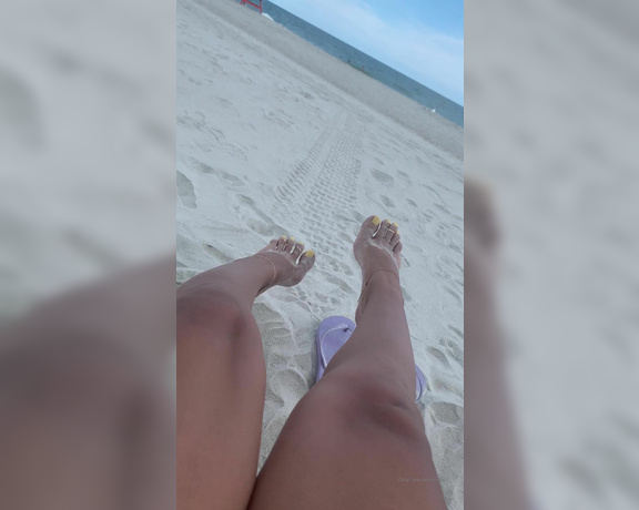 Miliani aka miliani OnlyFans - Beach day New pedi