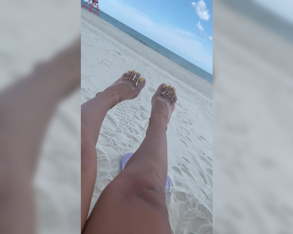 Miliani aka miliani OnlyFans - Beach day New pedi