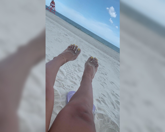 Miliani aka miliani OnlyFans - Beach day New pedi