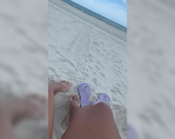 Miliani aka miliani OnlyFans - Beach day New pedi