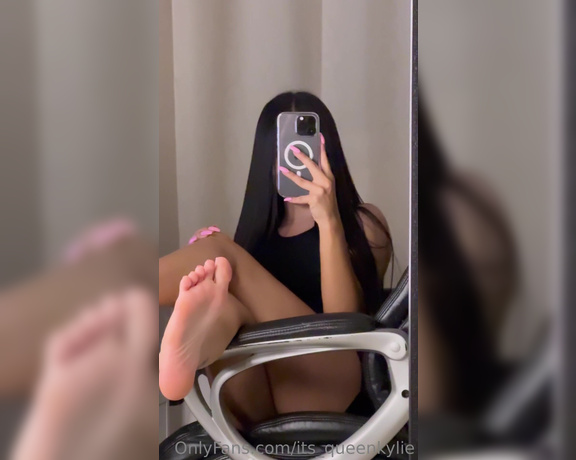 Its queen kylie aka its_queenkylie OnlyFans - You know you don’t deserve this view, on your knees & show me how bad you want