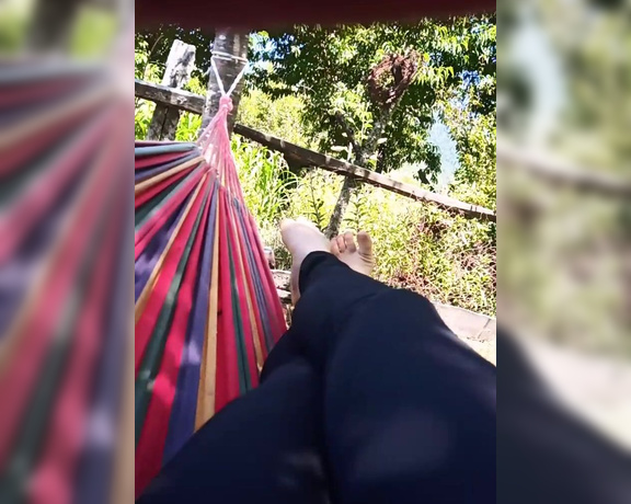 Enchantress Arwyn aka mightyarwyn OnlyFans - Hammock session in the sun