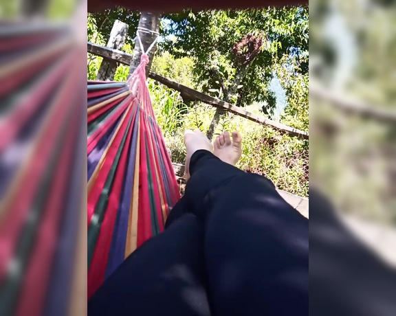 Enchantress Arwyn aka mightyarwyn OnlyFans - Hammock session in the sun