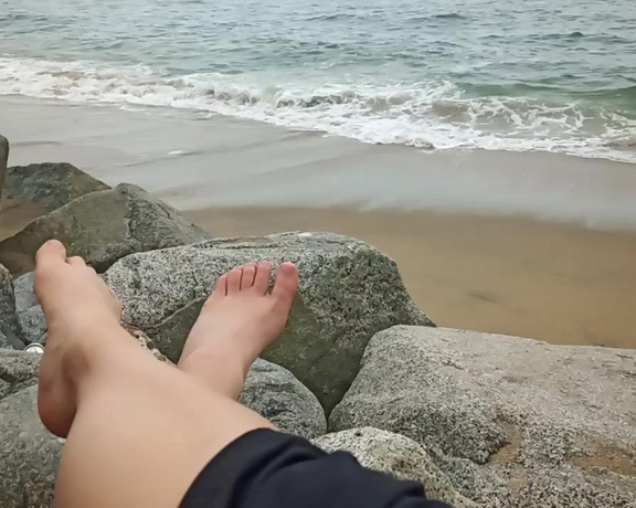 Enchantress Arwyn aka mightyarwyn OnlyFans - Your Enchantress + the ocean Two mesmerizers working our magic on you at once My feet, the waves