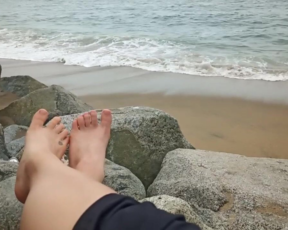 Enchantress Arwyn aka mightyarwyn OnlyFans - Your Enchantress + the ocean Two mesmerizers working our magic on you at once My feet, the waves