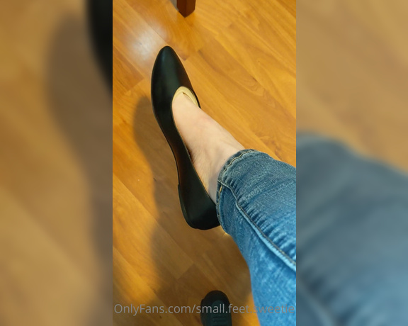 Goddess Alyssa aka small.feet.sweetie OnlyFans - Youre looking over my shoulder and watching me play with my flats Can you see my little socks peek