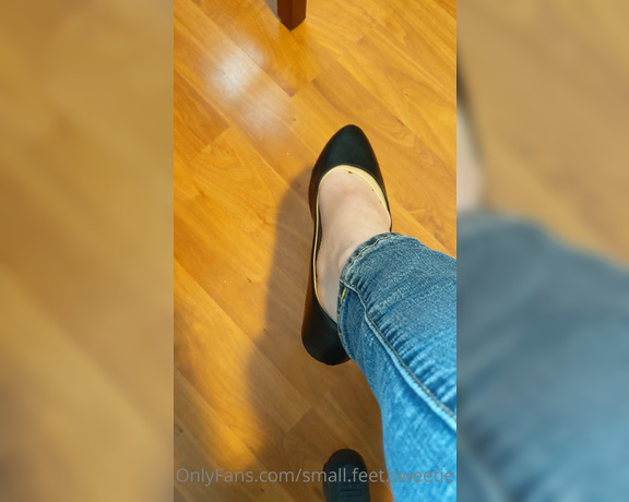 Goddess Alyssa aka small.feet.sweetie OnlyFans - Youre looking over my shoulder and watching me play with my flats Can you see my little socks peek