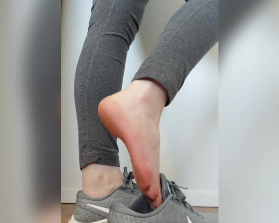 Goddess Alyssa aka small.feet.sweetie OnlyFans - Ive been walking around in these all day and my feet are really sweaty! I know you want to smell