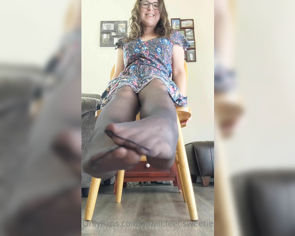 Goddess Alyssa aka small.feet.sweetie OnlyFans - Massage my feet in nylons and maybe I’ll let you smell them if you do a good job!