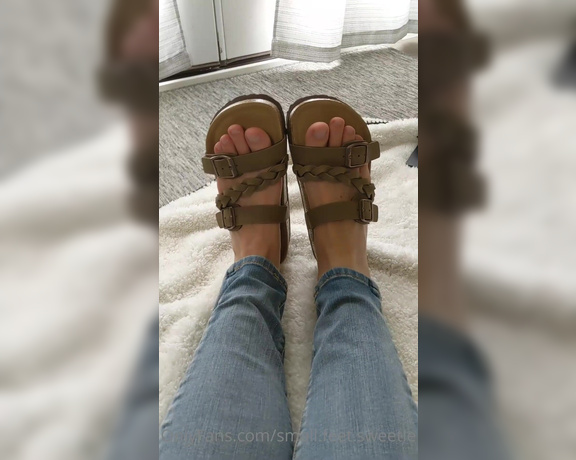 Goddess Alyssa aka small.feet.sweetie OnlyFans - Watch me wiggle my toes in these sandals!