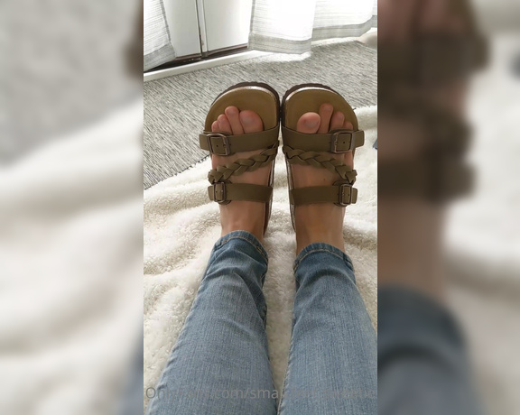 Goddess Alyssa aka small.feet.sweetie OnlyFans - Watch me wiggle my toes in these sandals!