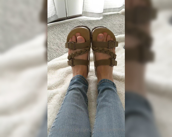 Goddess Alyssa aka small.feet.sweetie OnlyFans - Watch me wiggle my toes in these sandals!