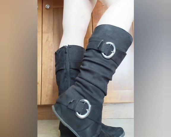 Goddess Alyssa aka small.feet.sweetie OnlyFans - If you like tall boots then youll seeing me show them off from different angles!