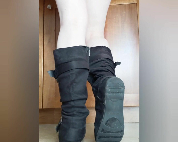 Goddess Alyssa aka small.feet.sweetie OnlyFans - If you like tall boots then youll seeing me show them off from different angles!